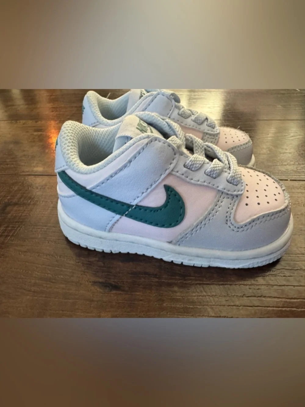 Nike Kids Low-Top Sneaker in White and Teal Green